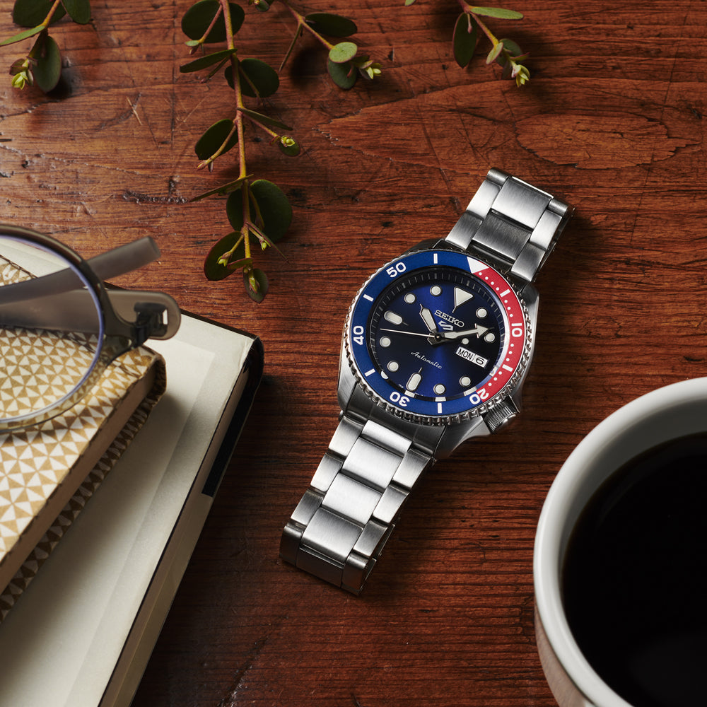 Seiko 5 Sports SRPD53K1 Horloge Blauw/Rood 'Pepsi'