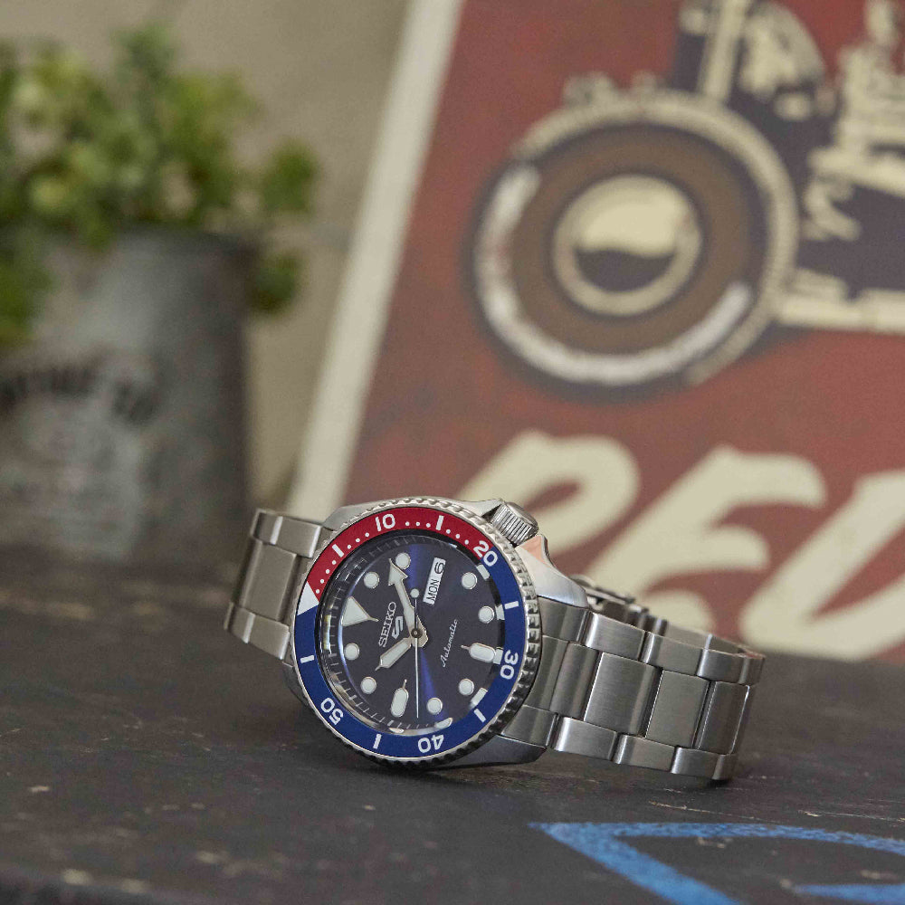 Seiko 5 Sports SRPD53K1 Horloge Blauw/Rood 'Pepsi'